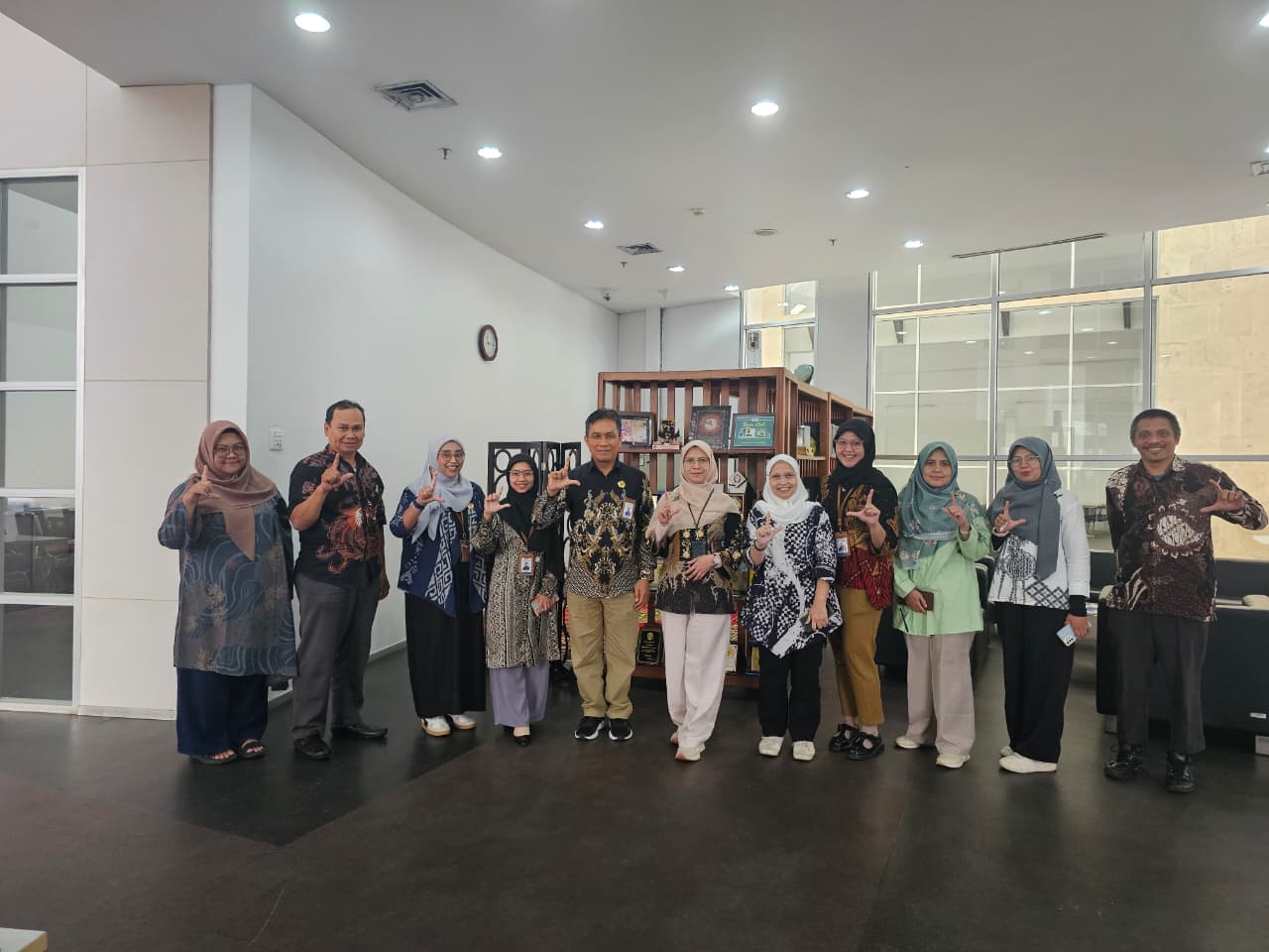 Sharing Knowledge dan Benchmarking ke Perpustakaan UI, Depok